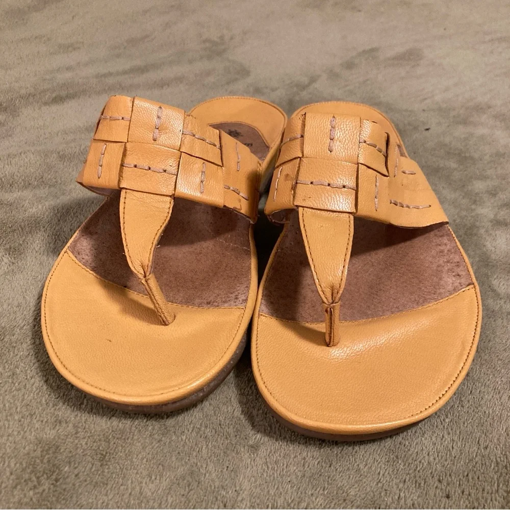 EUC Ruff Hewn Vintage 90s Leather Flip Flop Sandals Gold Tan Size 9M